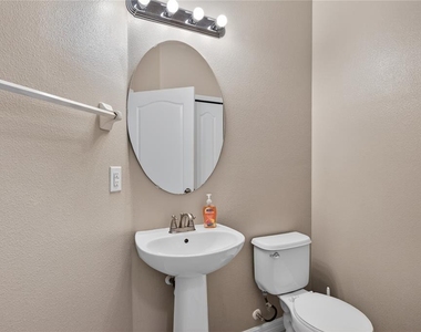 1519 Priory Circle - Photo Thumbnail 16