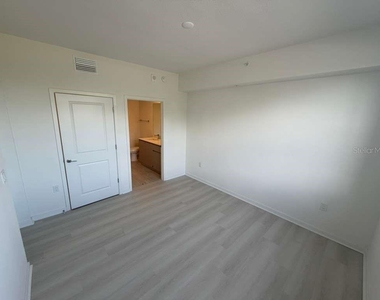 5587 Millenia Park Boulevard - Photo Thumbnail 3