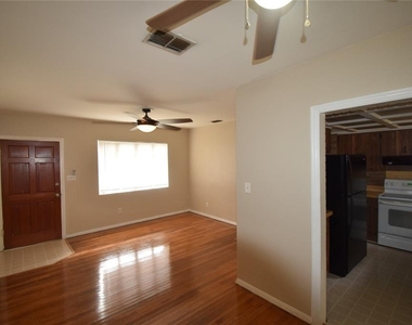 3115 Buckingham Avenue - Photo Thumbnail 8