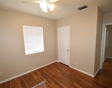3115 Buckingham Avenue - Photo Thumbnail 11