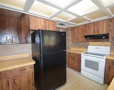 3115 Buckingham Avenue - Photo Thumbnail 6