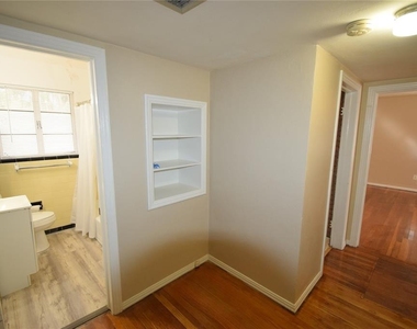 3115 Buckingham Avenue - Photo Thumbnail 7