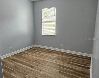 317 E Blue Water Edge Drive - Photo Thumbnail 11