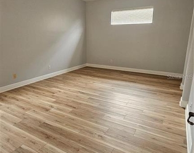 317 E Blue Water Edge Drive - Photo Thumbnail 40