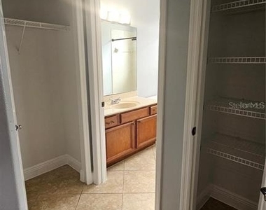 317 E Blue Water Edge Drive - Photo Thumbnail 33