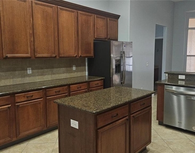 317 E Blue Water Edge Drive - Photo Thumbnail 20