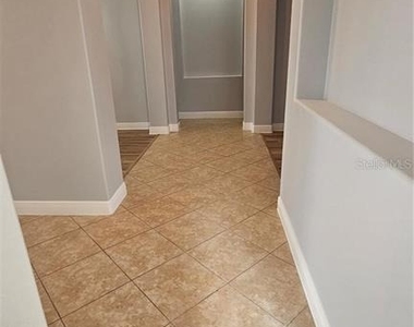 317 E Blue Water Edge Drive - Photo Thumbnail 17