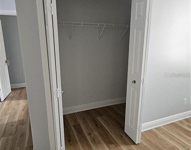 317 E Blue Water Edge Drive - Photo Thumbnail 15