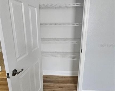 317 E Blue Water Edge Drive - Photo Thumbnail 5