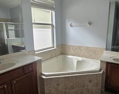 317 E Blue Water Edge Drive - Photo Thumbnail 37
