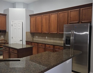317 E Blue Water Edge Drive - Photo Thumbnail 21