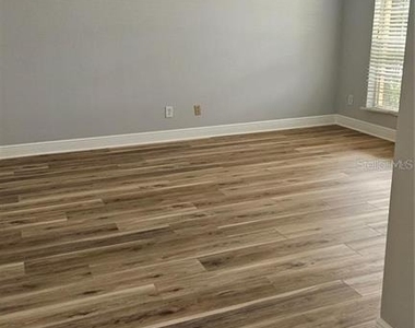 317 E Blue Water Edge Drive - Photo Thumbnail 6