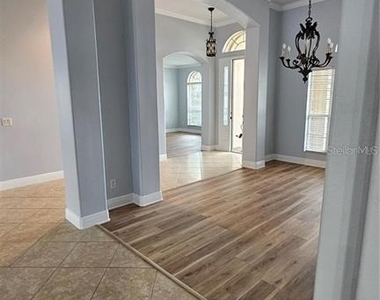 317 E Blue Water Edge Drive - Photo Thumbnail 8