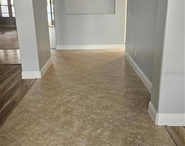 317 E Blue Water Edge Drive - Photo Thumbnail 18