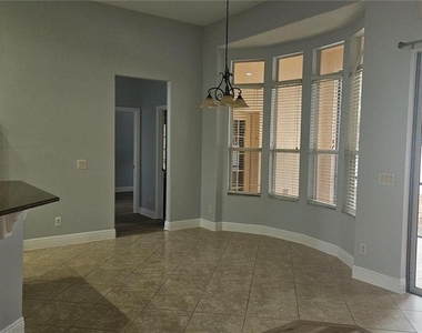 317 E Blue Water Edge Drive - Photo Thumbnail 4
