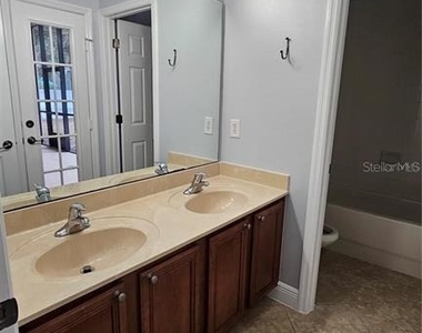 317 E Blue Water Edge Drive - Photo Thumbnail 13