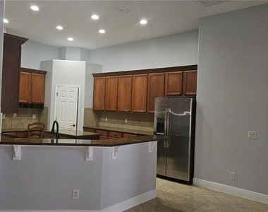 317 E Blue Water Edge Drive - Photo Thumbnail 23