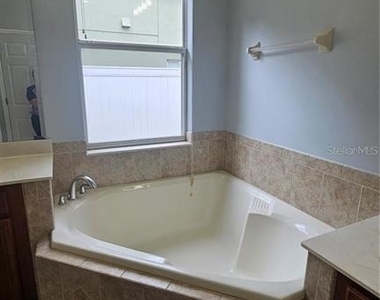 317 E Blue Water Edge Drive - Photo Thumbnail 35