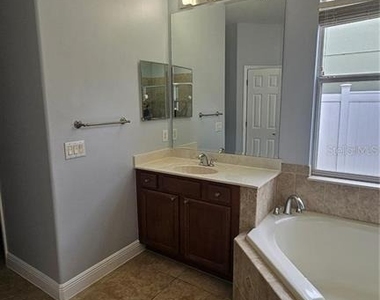 317 E Blue Water Edge Drive - Photo Thumbnail 34
