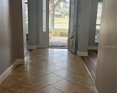 317 E Blue Water Edge Drive - Photo Thumbnail 16
