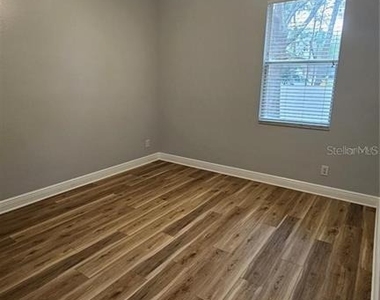 317 E Blue Water Edge Drive - Photo Thumbnail 10