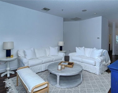 8363 Miramar Way - Photo Thumbnail 11