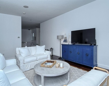 8363 Miramar Way - Photo Thumbnail 10