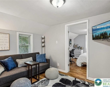 3203 Washington Street - Photo Thumbnail 7