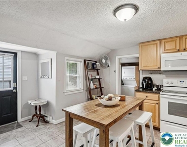 3203 Washington Street - Photo Thumbnail 4