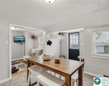 3203 Washington Street - Photo Thumbnail 3