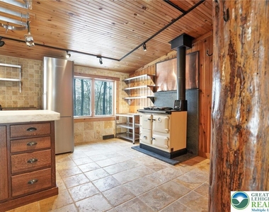 371 Green Tree Drive - Photo Thumbnail 8