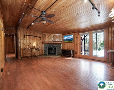 371 Green Tree Drive - Photo Thumbnail 13
