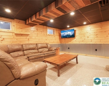 371 Green Tree Drive - Photo Thumbnail 35