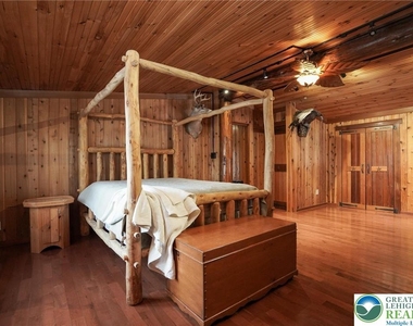 371 Green Tree Drive - Photo Thumbnail 20