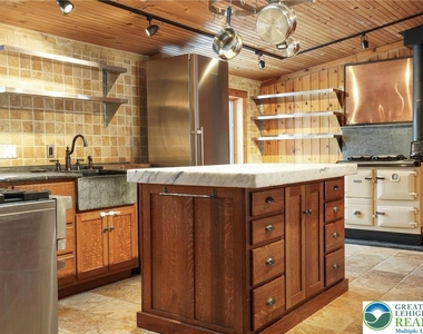 371 Green Tree Drive - Photo Thumbnail 6