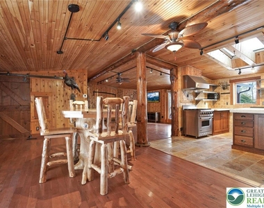 371 Green Tree Drive - Photo Thumbnail 12