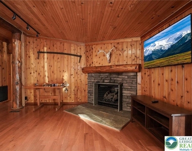 371 Green Tree Drive - Photo Thumbnail 14