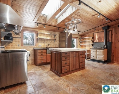 371 Green Tree Drive - Photo Thumbnail 5