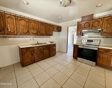 2900 Polk Avenue - Photo Thumbnail 9