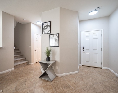 641 Solitude Point Avenue - Photo Thumbnail 8