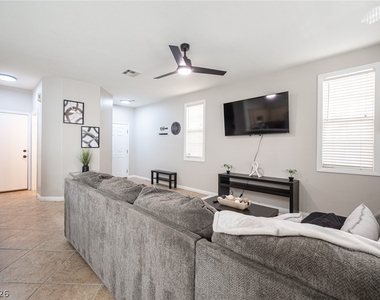 641 Solitude Point Avenue - Photo Thumbnail 5