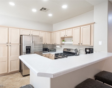 641 Solitude Point Avenue - Photo Thumbnail 10