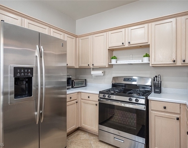 641 Solitude Point Avenue - Photo Thumbnail 13
