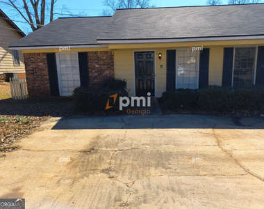 102 Peachtree Court - Photo Thumbnail 9