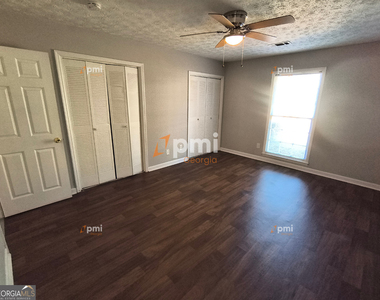 102 Peachtree Court - Photo Thumbnail 5