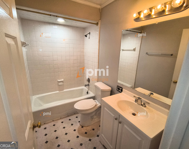 102 Peachtree Court - Photo Thumbnail 6