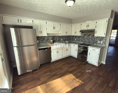 102 Peachtree Court - Photo Thumbnail 1
