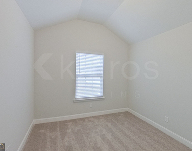 110 Western Red Cedar Drive - Photo Thumbnail 12