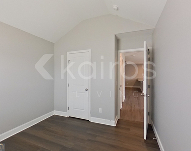 110 Western Red Cedar Drive - Photo Thumbnail 10