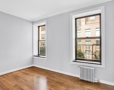 East 100th Street and 2nd Avenue - Photo Thumbnail 5